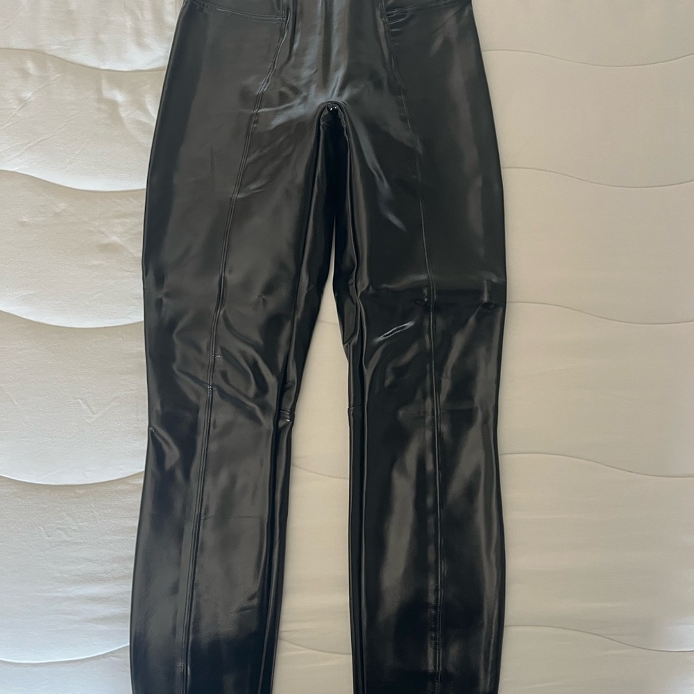 Spanx black faux patent petite s shiny legging